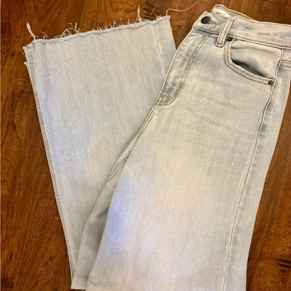 Carly Jean Los Angeles Light Wash Wide-Leg Hollands Jeans - Picture 2 of 6